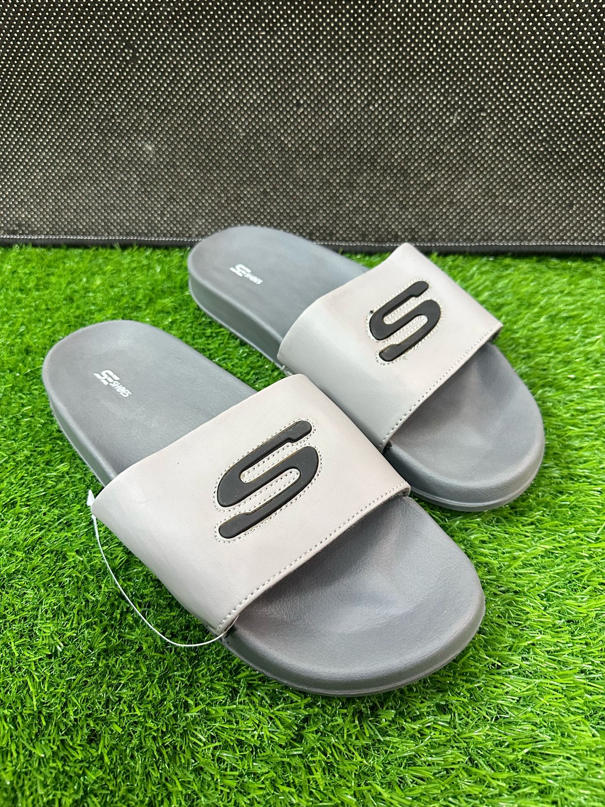 SKECHERS -SOFT COMFORT MEDICATED SLIPPERS-FULL GRAY S