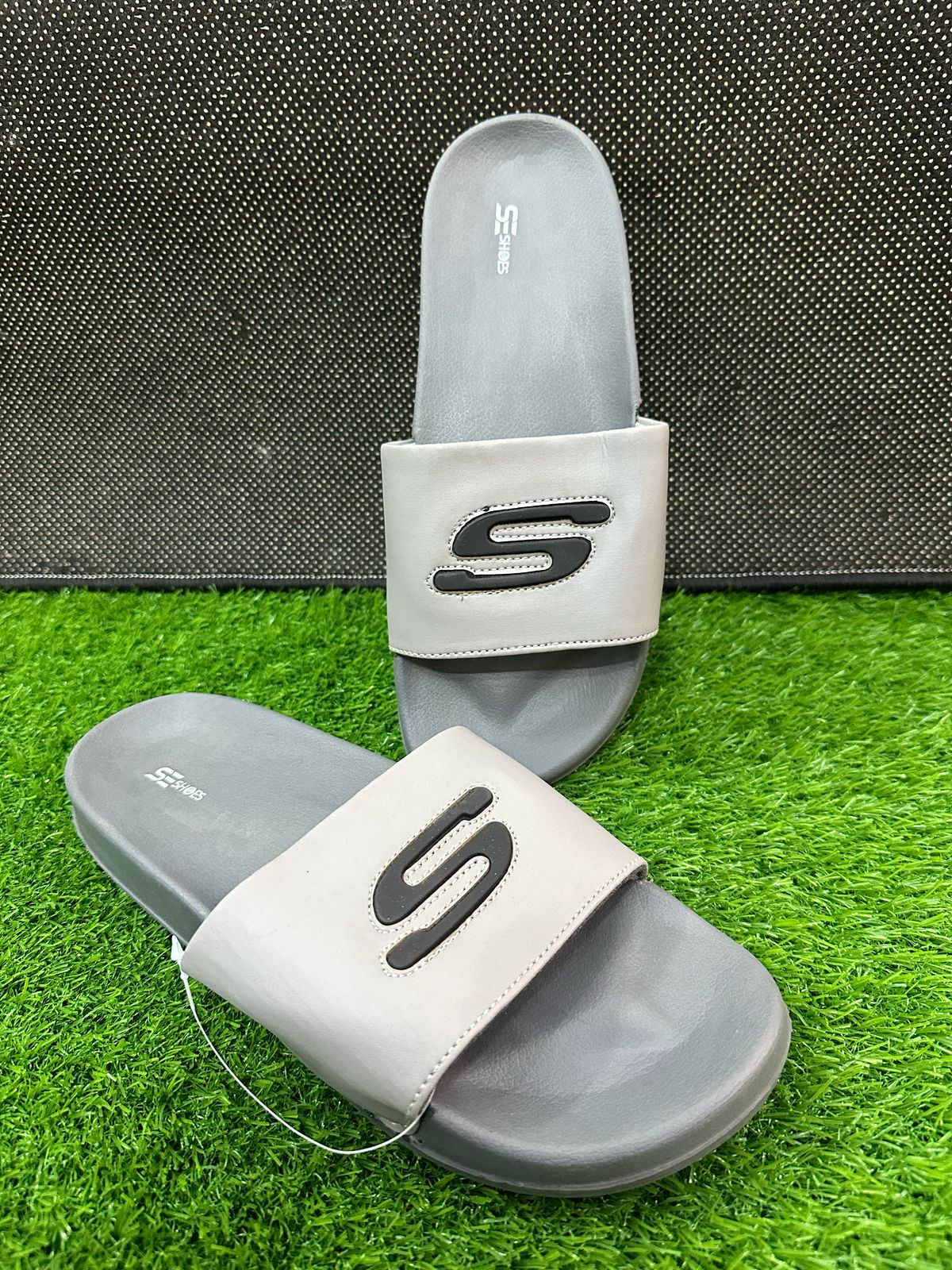 SKECHERS -SOFT COMFORT MEDICATED SLIPPERS-FULL GRAY S