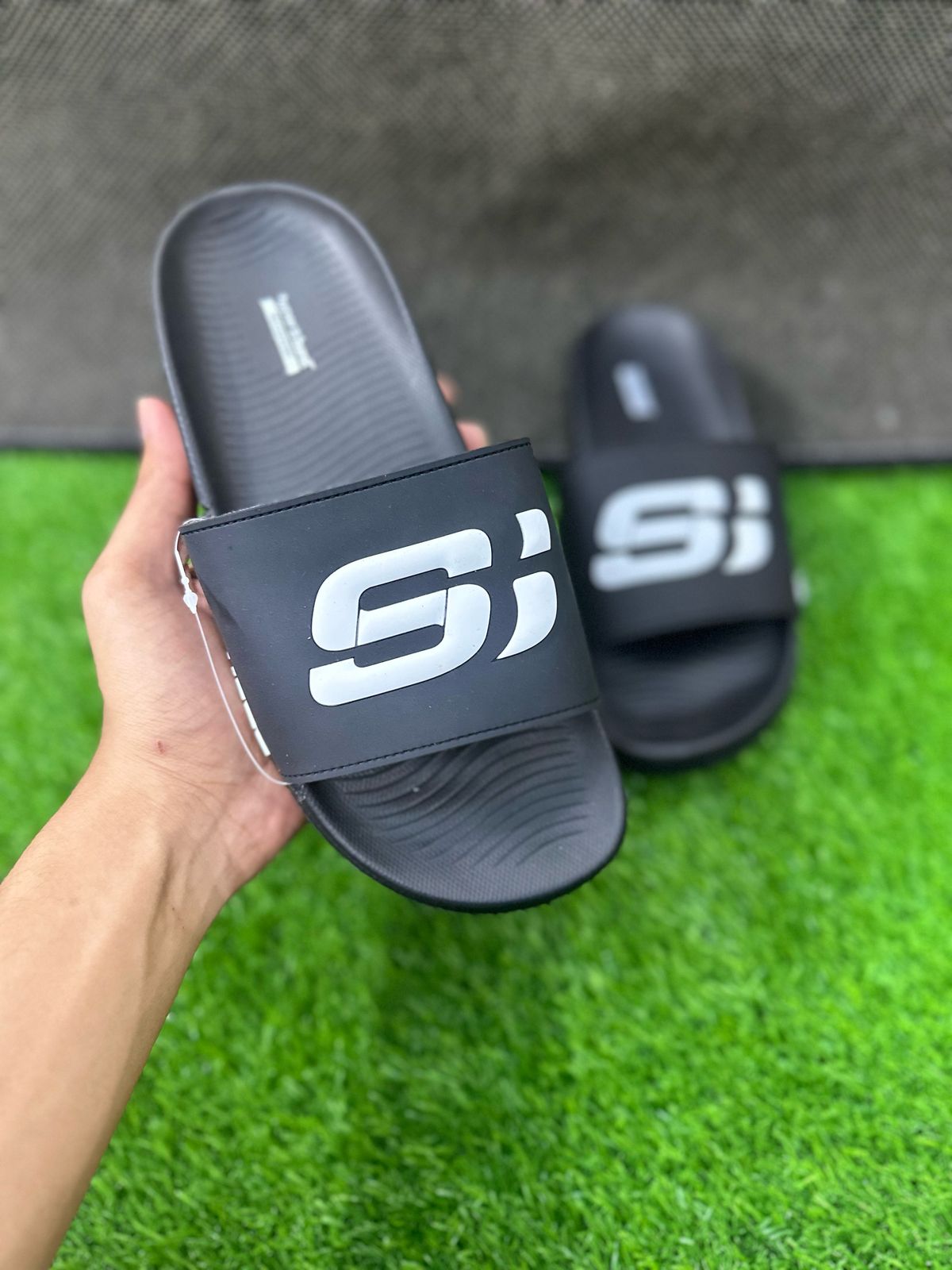 SKECHERS - SOFT COMFORT MEDICATED SLIPPERS - HYPERBURST SOFT SOLE