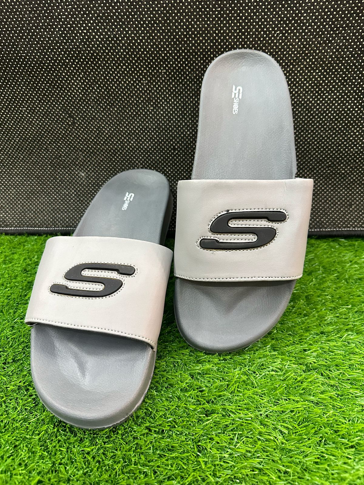 SKECHERS -SOFT COMFORT MEDICATED SLIPPERS-FULL GRAY S